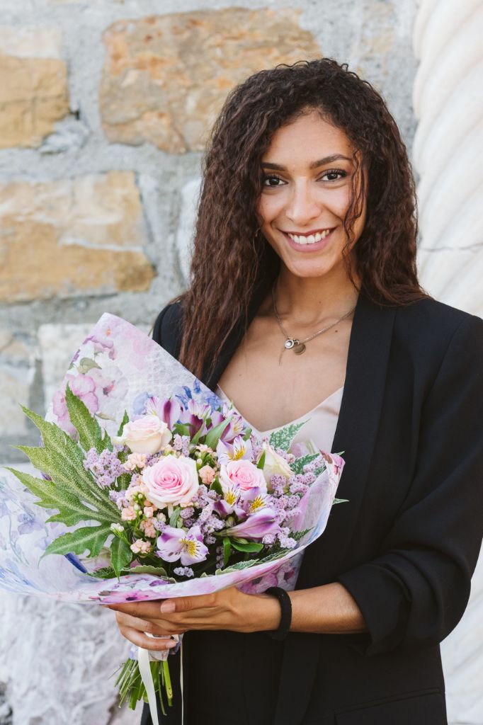 Bouquet-misti-rosa-modella
